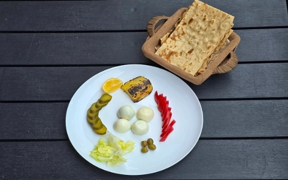 سیب زمینی و تخم مرغ آب پز