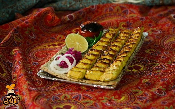 چلو  کباب مرغ  سه سیخ