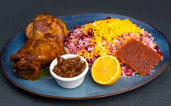 آلبالو پلو با گوشت مخصوص سرخ شده