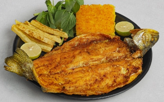 خوراک ماهی سرخ شده