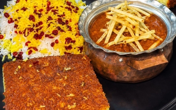 ته چین با خورشت