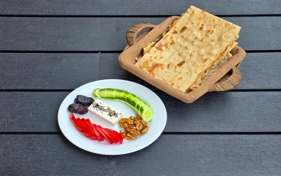 پنیر،گردو،خیار،گوجه