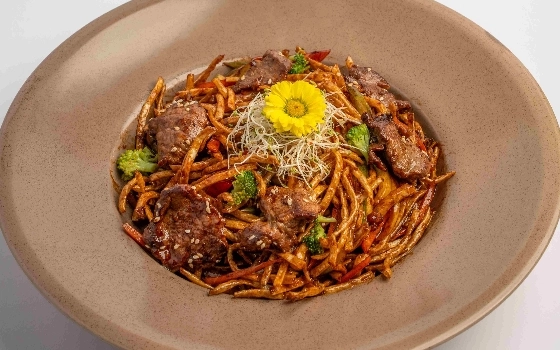 کریسپی نودل گوشت