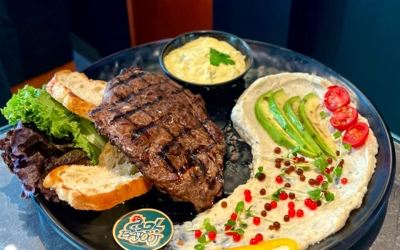 استیک گوشت با سس قارچ