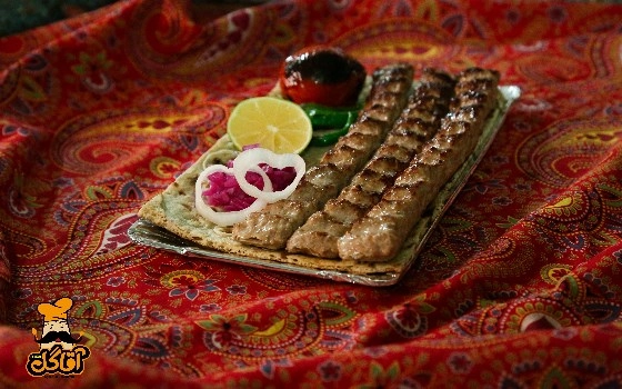 چلو  کباب گوسفندی  سه سیخ