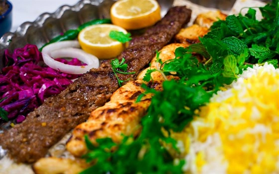چلو کباب وزیری(جوجه و کوبیده)