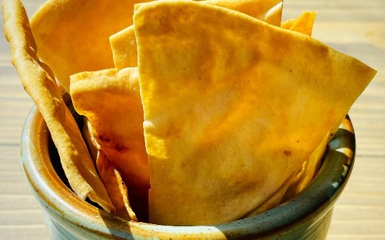 یک پیاله نان پیتا