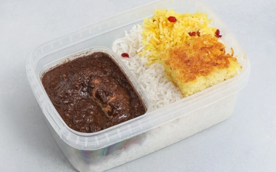 چلو خورشت فسنجان با مرغ