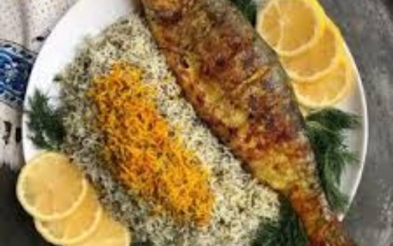 سبزی پلو با ماهی سفید سرخ شده