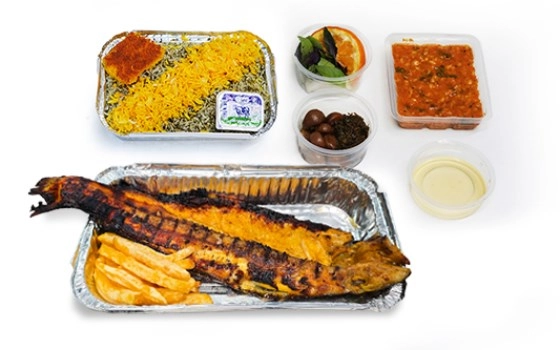 سبزی پلو با ماهی قزل آلای کبابی