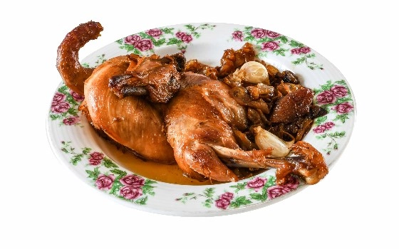 خوراک مرغ کاراملایز شده