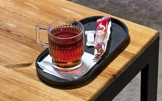 چای ذغالی به همراه نبات