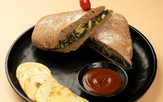 ساندویج مرغ و اسفناج