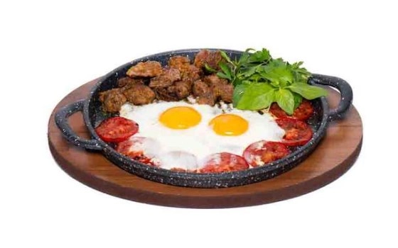 بشقاب نیمرو قرمه