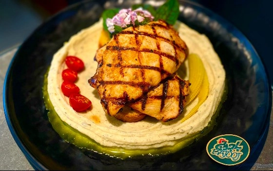 استیک مرغ گریل و سس آلبالو