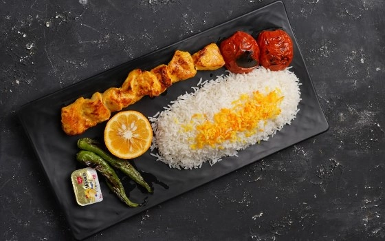 چلو جوجه کباب زعفرانی (سیخ 150 گرمی)