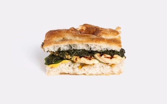 ساندویچ مرغ وپستو
