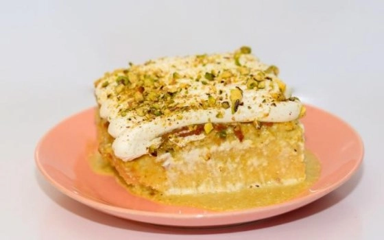 کیک شیر پسته